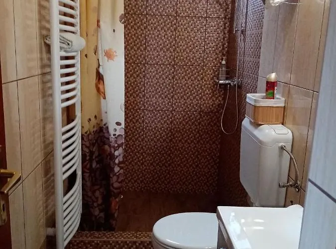 Erdei Szalonka Vendeghaz * Háromhuta